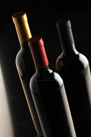 Groupe de bouteilles de vin