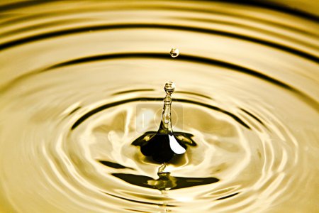 goutte d'eau dans l'eau 