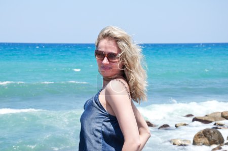 Femme sur une plage