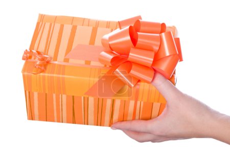 Cadeaux de Noël entre les mains 