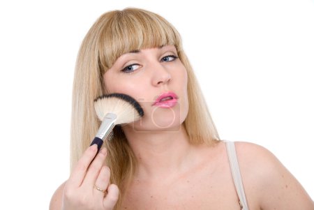 Femme attrayante une brosse pour la personne.Isolé sur blanc 