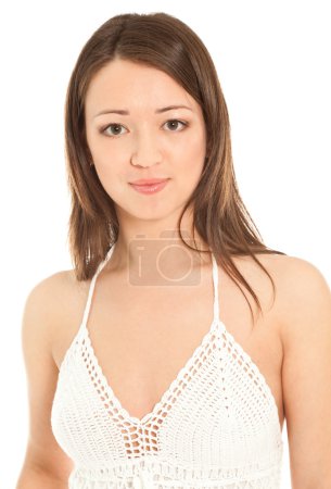 Belle femme en robe de tricot blanc 