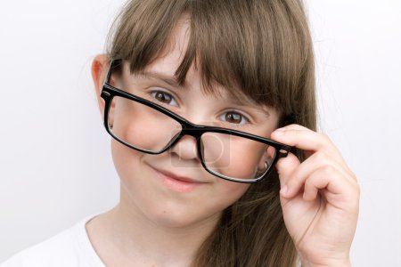 Petite fille aux cheveux longs 