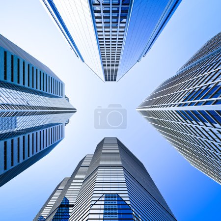 Bleu gratte-ciel en verre intersection angle bas tir 