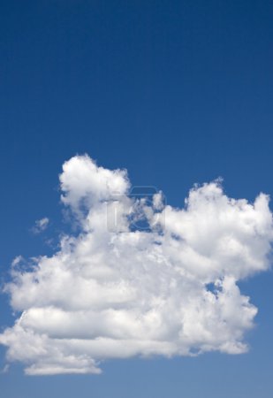 ciel bleu avec nuages