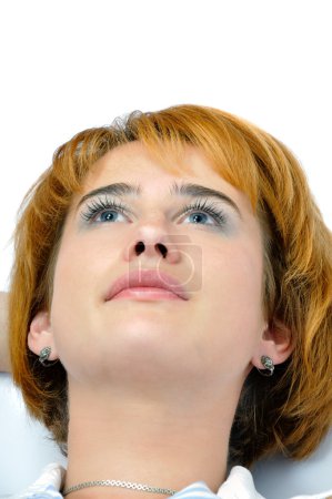 Rêver jeune belle femme 