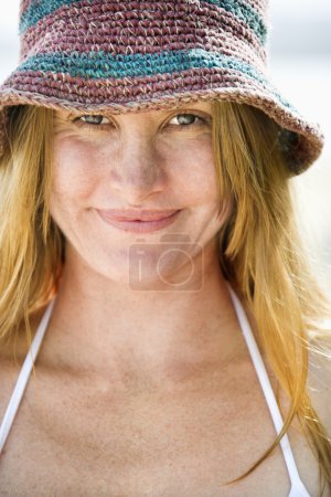 Portrait féminin attrayant .