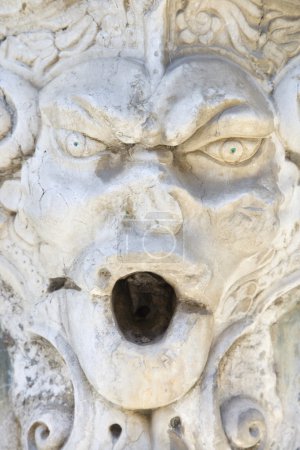 Sculpture architecturale .