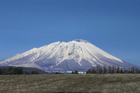 Mont Iwate et ciel bleu 