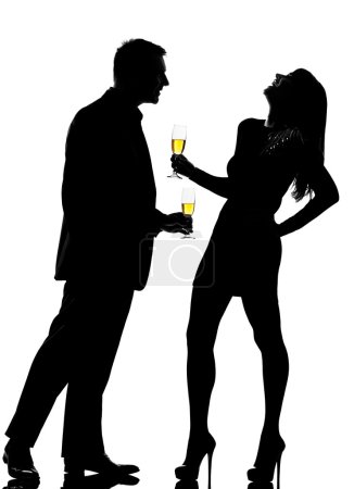 Silhouette couple homme et femme boire champagne faire la fête 