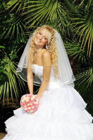Femme en robe de mariée