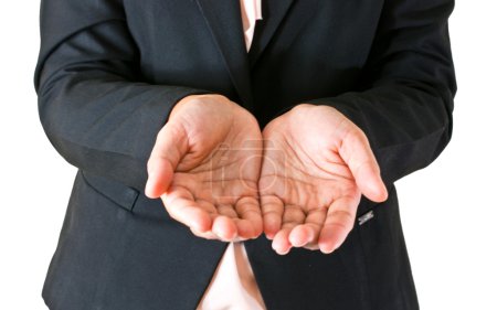 Les mains ouvertes de la femme d'affaires 