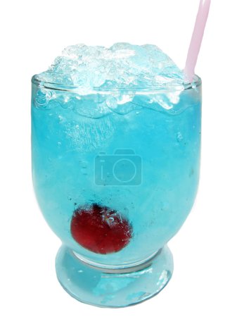 Cocktail de liqueur alcoolisée au curaçao bleu cerise 