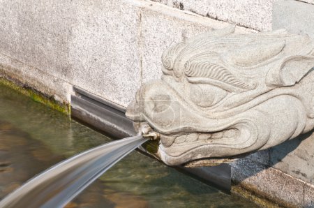 Fontaine statue chinoise 