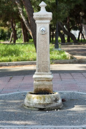 Fontaine d'eau publique 